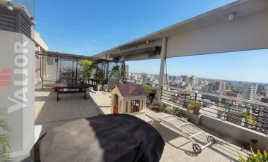 Departamento de 4 ambientes en duplex con terraza propia y cochera