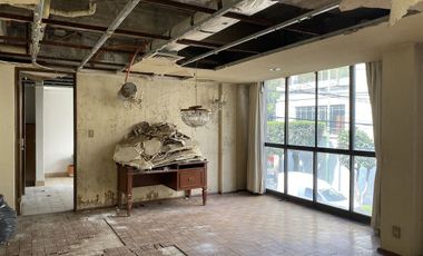 CASA EN VENTA PARA REMODELAR EN CALLE CERRADA