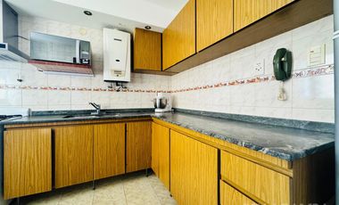 DEPARTAMENTO VENTA TRES AMBIENTES  ESCRITORIO COCHERA CUBIERTA