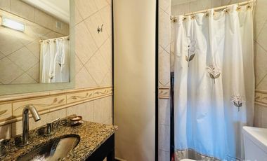 DEPARTAMENTO VENTA TRES AMBIENTES  ESCRITORIO COCHERA CUBIERTA