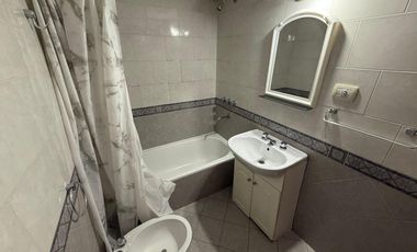 DEPARTAMENTO EN ALQUILER SOBRE AVENIDA