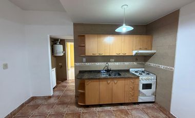 DEPARTAMENTO EN ALQUILER SOBRE AVENIDA