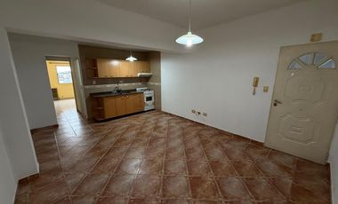 DEPARTAMENTO EN ALQUILER SOBRE AVENIDA