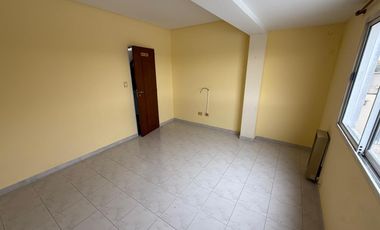 DEPARTAMENTO EN ALQUILER SOBRE AVENIDA
