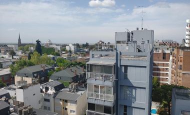 Departamento 2 ambientes en Torre de categoría, vista al río. - San Isidro