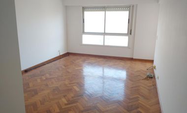 Departamento 2 ambientes en Torre de categoría, vista al río. - San Isidro
