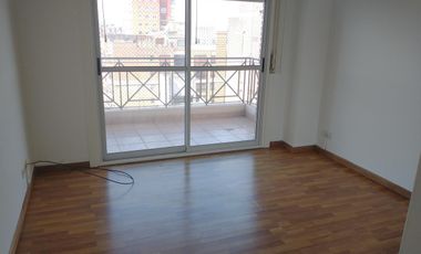 Departamento 2 ambientes en Torre de categoría, vista al río. - San Isidro