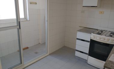 Departamento 2 ambientes en Torre de categoría, vista al río. - San Isidro