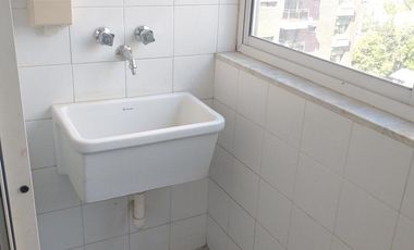 Departamento 2 ambientes en Torre de categoría, vista al río. - San Isidro