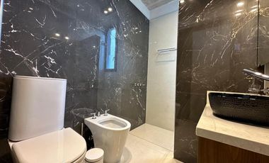 Casa en venta - 5 Dormitorios 2 Baños - Pinamar
