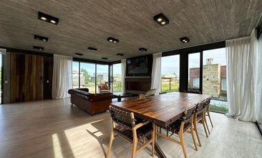 Casa en venta - 5 Dormitorios 2 Baños - Pinamar