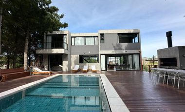 Casa en venta - 5 Dormitorios 2 Baños - Pinamar