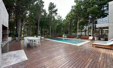 Casa en venta - 5 Dormitorios 2 Baños - Pinamar