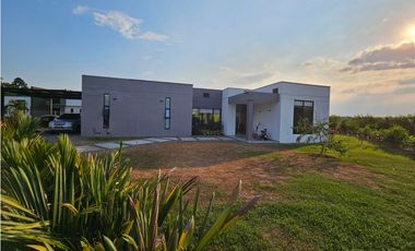 MAGNIFICA CASA CAMPESTRE EN ARRIENDO, VILLAVICENCIO