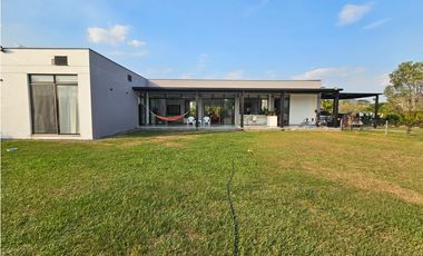 MAGNIFICA CASA CAMPESTRE EN ARRIENDO, VILLAVICENCIO