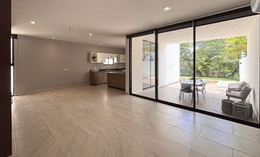 Casa en venta en Verna Conkal en Mérida de 2 plantas 3 recámaras equipada