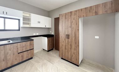 Casa en venta en Verna Conkal en Mérida de 2 plantas 3 recámaras equipada