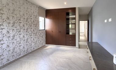 Casa en venta en Verna Conkal en Mérida de 2 plantas 3 recámaras equipada