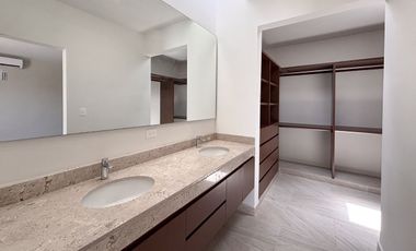 Casa en venta en Verna Conkal en Mérida de 2 plantas 3 recámaras equipada