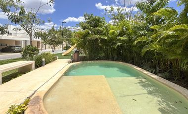 Casa en venta en Verna Conkal en Mérida de 2 plantas 3 recámaras equipada