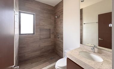 Casa en venta en Verna Conkal en Mérida de 2 plantas 3 recámaras equipada