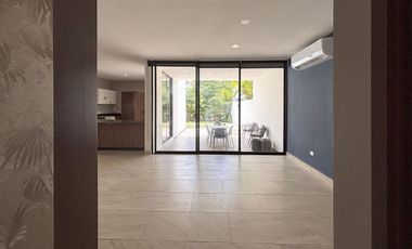 Casa en venta en Verna Conkal en Mérida de 2 plantas 3 recámaras equipada