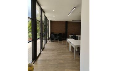 SE ARRIENDA OFICINA POBLADO