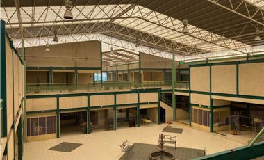 Venta Plaza Comercial en Tulancingo, 2 Pisos y 112 Locales