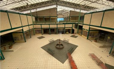 Venta Plaza Comercial en Tulancingo, 2 Pisos y 112 Locales