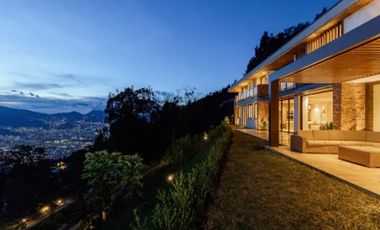 VENTA espectacular CASA en Las Palmas con jacuzzi y vista a la ciudad.