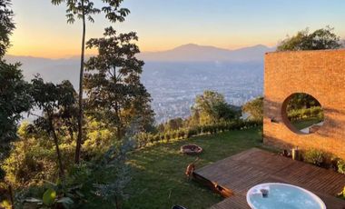 VENTA espectacular CASA en Las Palmas con jacuzzi y vista a la ciudad.