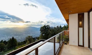 VENTA espectacular CASA en Las Palmas con jacuzzi y vista a la ciudad.