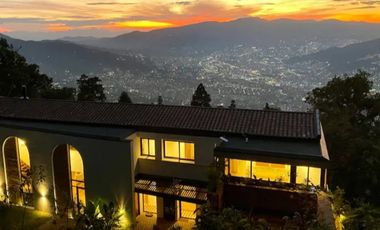VENTA espectacular CASA en Las Palmas con jacuzzi y vista a la ciudad.