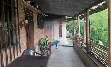 ARRIENDO CASA CAMPESTRE EN SABANETA SECTOR LOMA DE SAN JOSE
