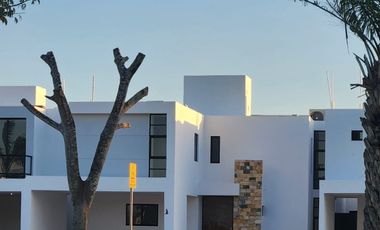 CASA EN RENTA EN PRIVADA EN ZONA COUNTRY
