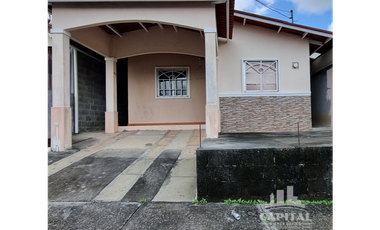 SE VENDE CASA EN LUCES DE ALBA ARRAIJN