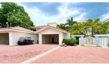 VENTA de Lujosa CASA con Piscina en BUENAVENTURA en RIO HATO - LH
