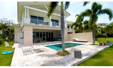 VENTA de Lujosa CASA con Piscina en BUENAVENTURA en RIO HATO - LH