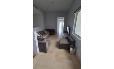 VENTA de Lujosa CASA con Piscina en BUENAVENTURA en RIO HATO - LH