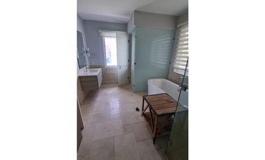 VENTA de Lujosa CASA con Piscina en BUENAVENTURA en RIO HATO - LH