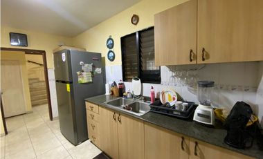 VILLA LUCRE / 565M / DOS NIVELES / BALCON / CUARTO Y BAÑO SERVICIO