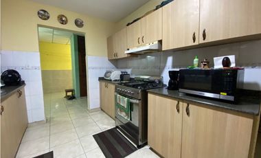 VILLA LUCRE / 565M / DOS NIVELES / BALCON / CUARTO Y BAÑO SERVICIO