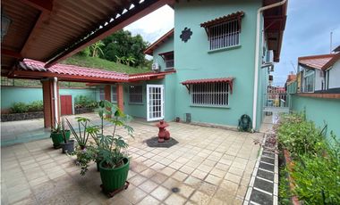 VILLA LUCRE / 565M / DOS NIVELES / BALCON / CUARTO Y BAÑO SERVICIO