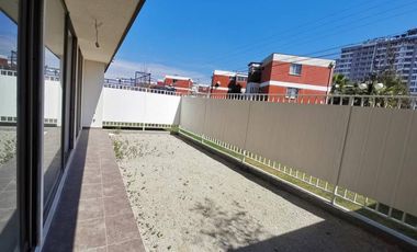 Se Arrienda DEPTO, patio privado, Fernandez Albano 775