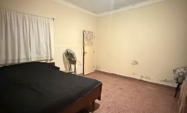 VENTA DE CASA CON AMPLIO TERRENO - PILAR