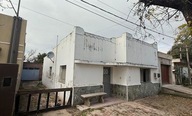 VENTA DE CASA CON AMPLIO TERRENO - PILAR