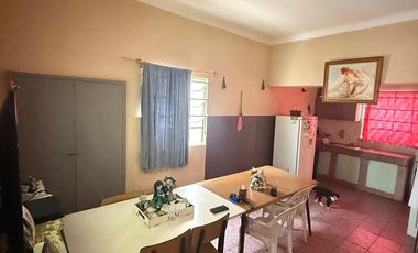 VENTA DE CASA CON AMPLIO TERRENO - PILAR