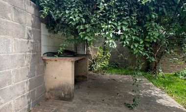 VENTA DE CASA CON AMPLIO TERRENO - PILAR