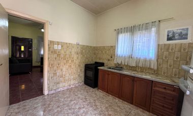 Venta casa 3 ambientes con patio y cochera