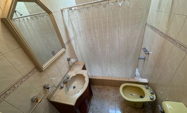 Venta casa 3 ambientes con patio y cochera